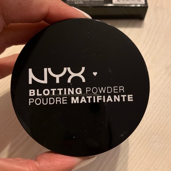 3/$15 NYX Blotting Powder medium/dark NIB - Picture 6 of 7
